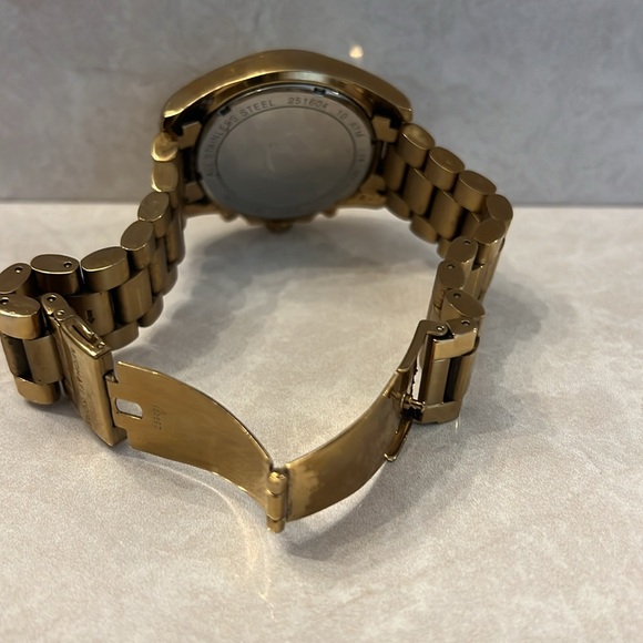 Michael Kors MK5605 Bradshaw Chronograph Gold Bracelet Women's Watch. - Picture 5 of 5